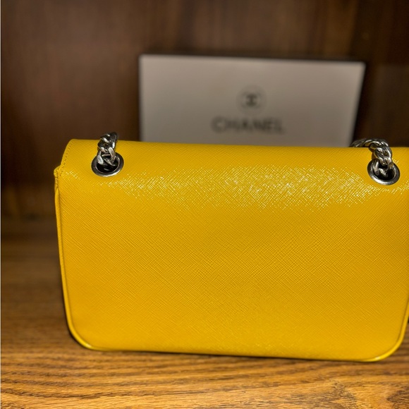 Aunthentic Prada 2 way  cross-body vitello leather perfect condition - Picture 11 of 12